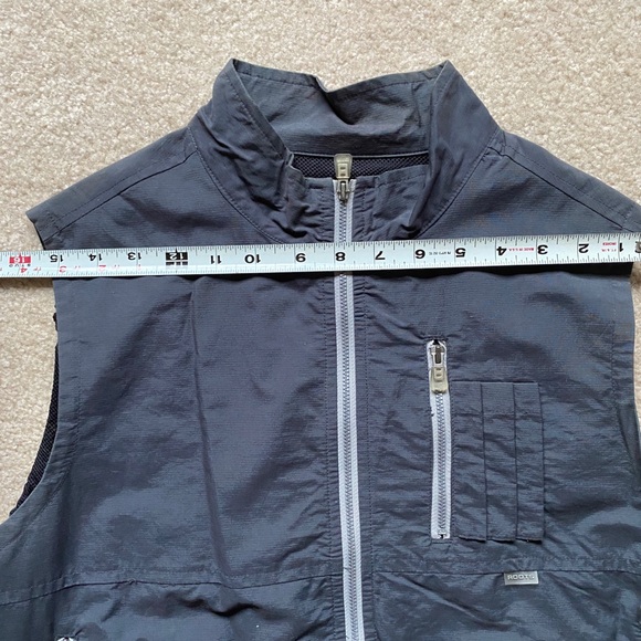 Grey Roots vest. - Picture 6 of 9